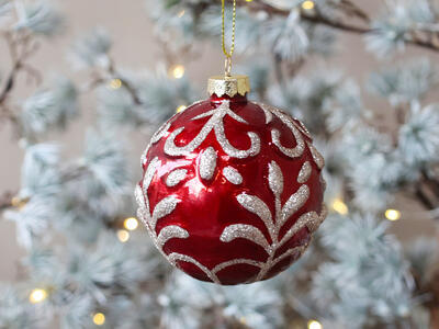 Vianočná ozdoba sklenená červená s ornamentom 8cm - 1
