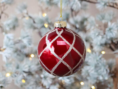 Vianočná ozdoba sklenená červená so štorcovým zdobením 8cm - 1