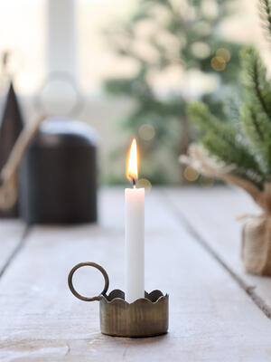 Svietnik na kónickú sviečku s uškom a odkvapkávacím žliabkom mosadz antik 4cm x 6cm x 4cm - 1