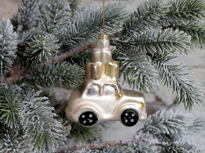 Vianočná ozdoba auto s darčekmi 11cm x 9,5cm x 5,5cm - 1