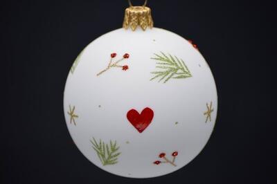 Vianočná guľka biela so srdiečkom a vetvičkami 7 cm