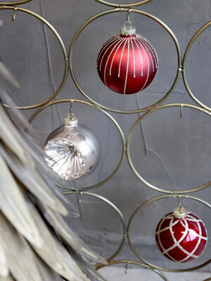 Vianočná ozdoba sklenená červená s ornamentom 8cm - 4